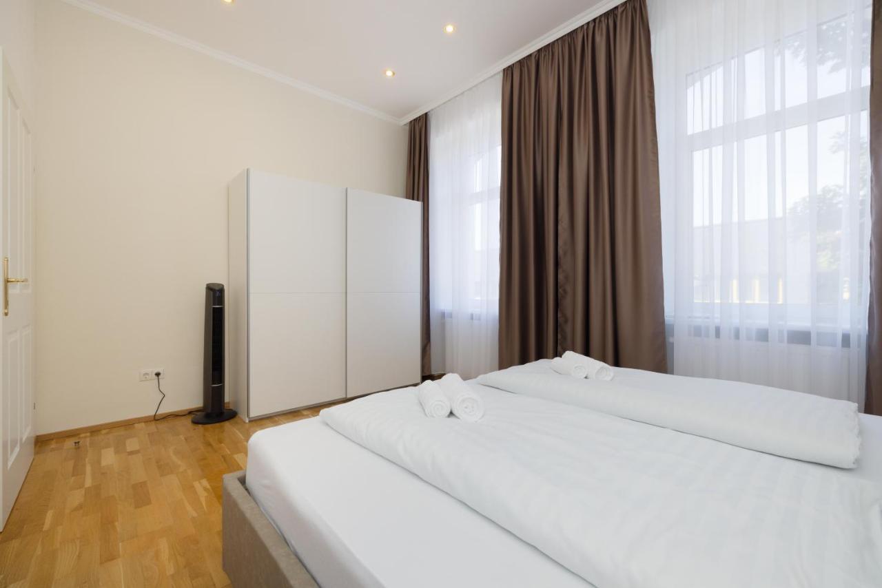 Deluxe Pasetti * Vienne