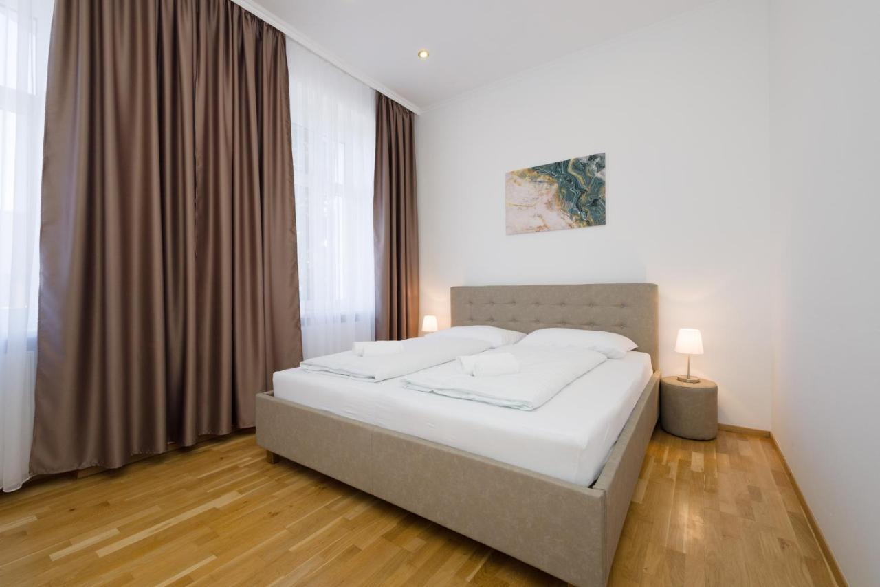 Deluxe Pasetti * Vienne